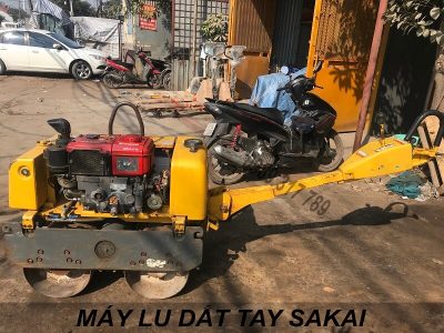 máy lu dắt tay sakai